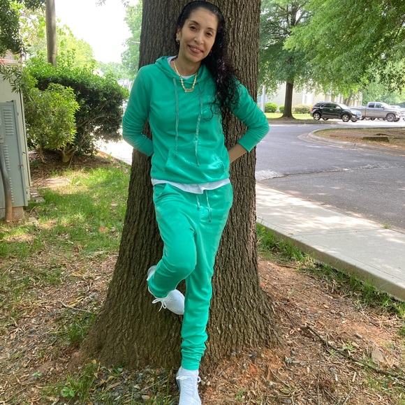 Meet your Posher, Ebony - Picture 6 of 17